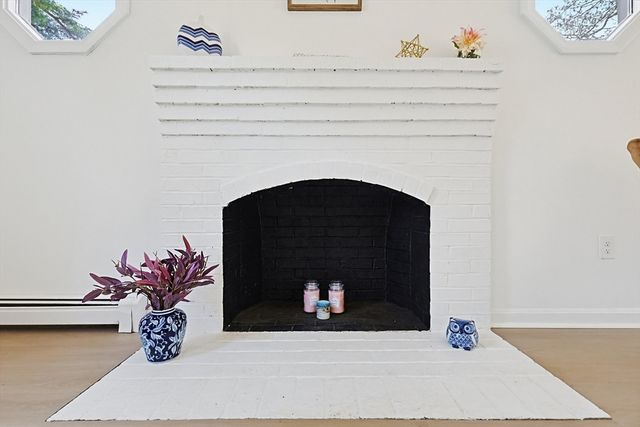9 Scraggy Neck Rd Ext, Bourne, MA 02532