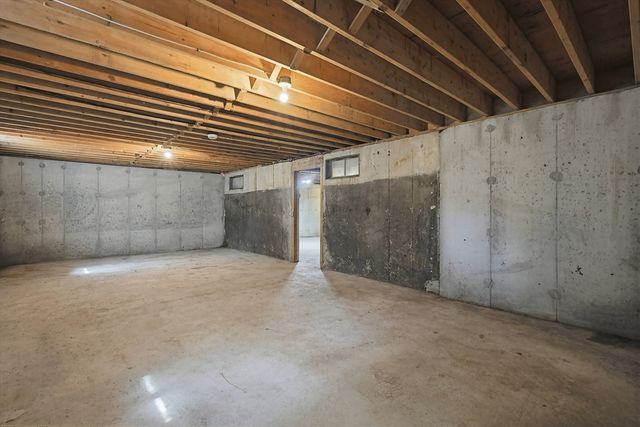 9 Scraggy Neck Rd Ext, Bourne, MA 02532