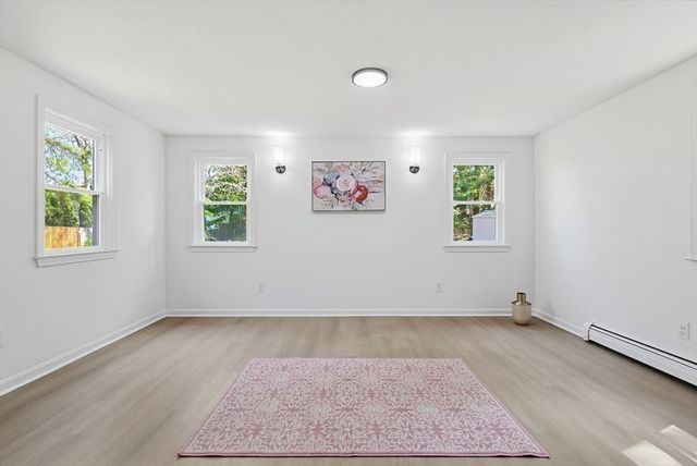 9 Scraggy Neck Rd Ext, Bourne, MA 02532