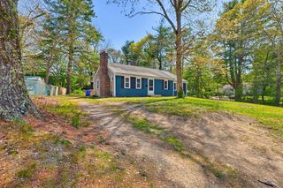 9 Scraggy Neck Rd Ext, Bourne, MA 02532
