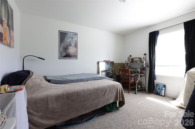 1302 Stanwood Lane, Hendersonville, NC 28739