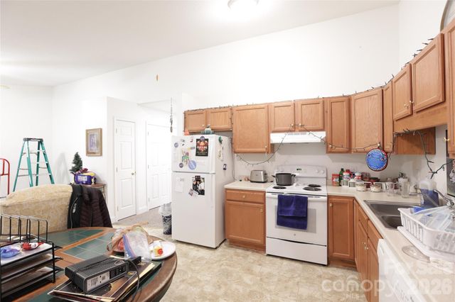 1302 Stanwood Lane, Hendersonville, NC 28739