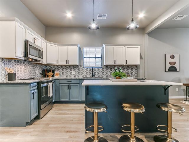 524 E Harrison Avenue, Guthrie, OK 73044