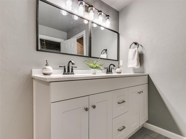524 E Harrison Avenue, Guthrie, OK 73044