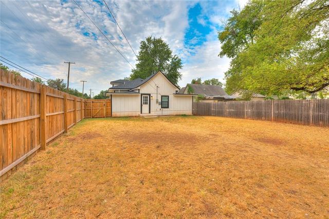 524 E Harrison Avenue, Guthrie, OK 73044