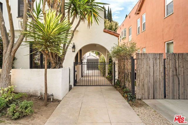 1146 S Hayworth Avenue, Los Angeles, CA 90035