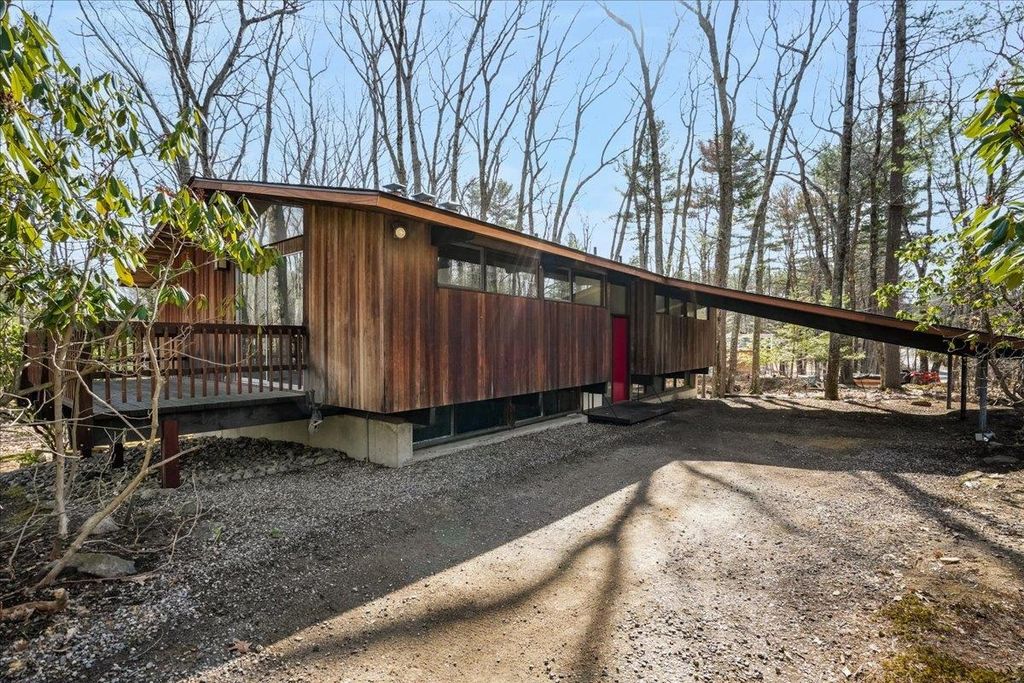 Image 2 of property listing at 56 Piscataqua Road, Dover, NH 03820