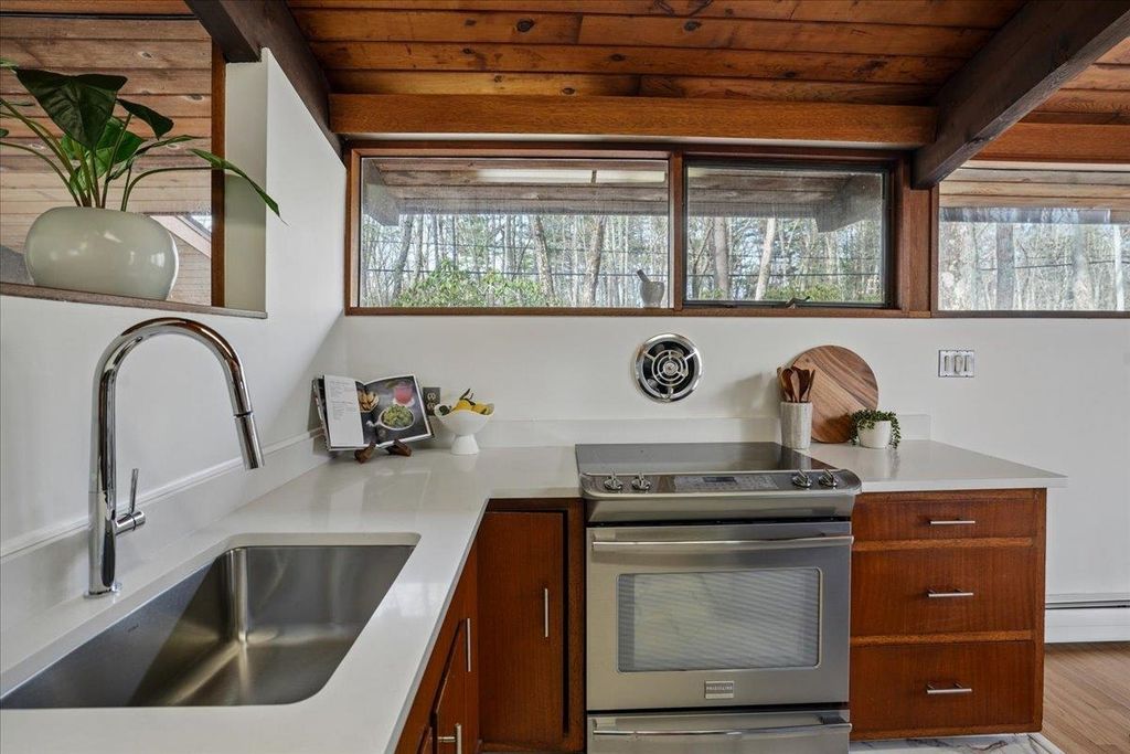 Image 12 of property listing at 56 Piscataqua Road, Dover, NH 03820