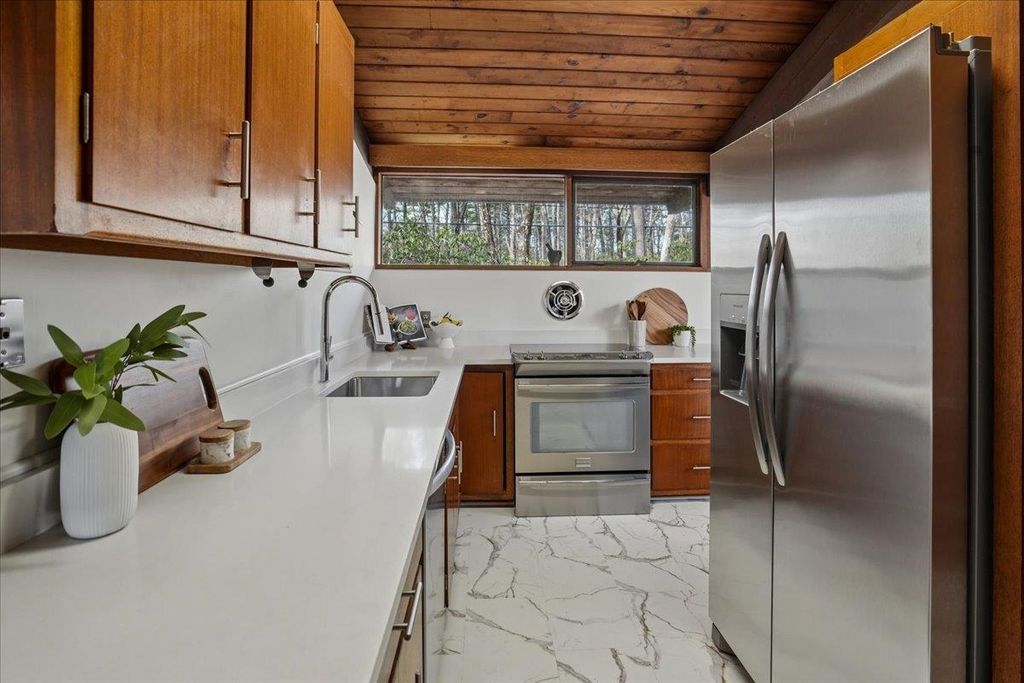 Image 13 of property listing at 56 Piscataqua Road, Dover, NH 03820