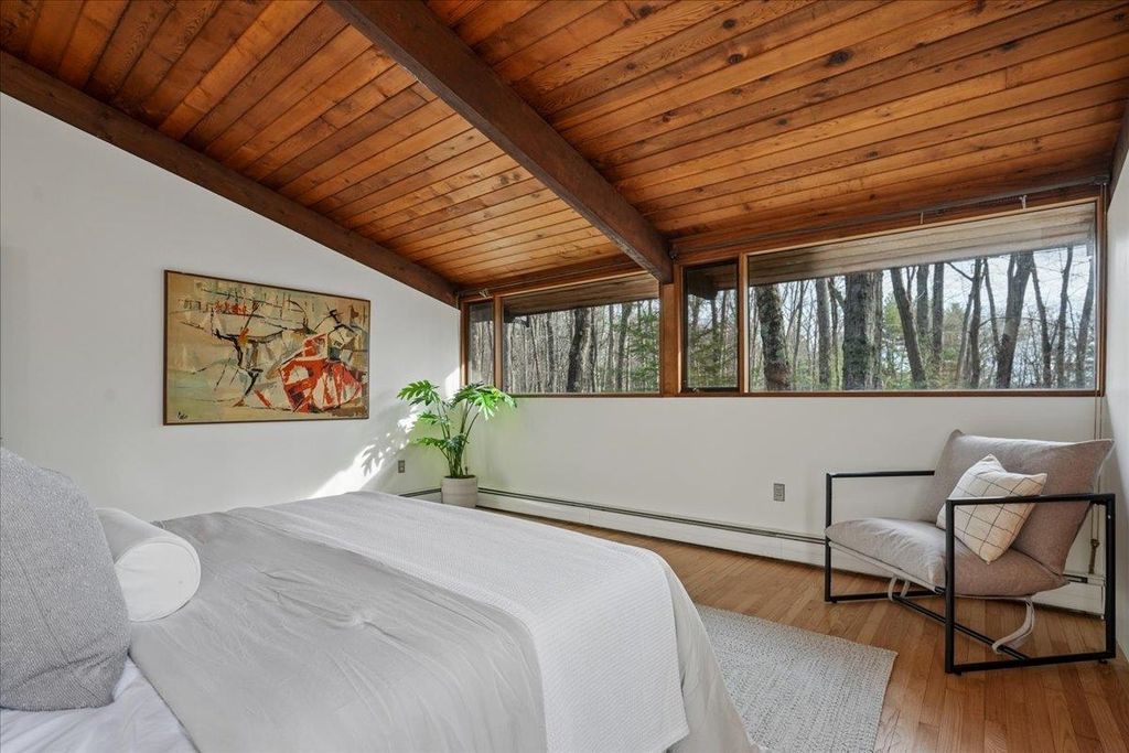 Image 19 of property listing at 56 Piscataqua Road, Dover, NH 03820