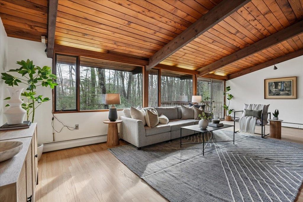 Image 7 of property listing at 56 Piscataqua Road, Dover, NH 03820