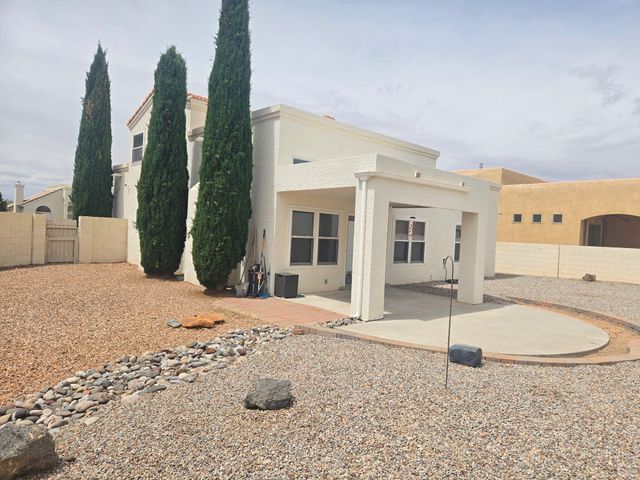 233 Nicklaus Drive SE, Rio Rancho, NM 87124