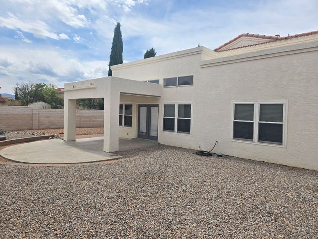 233 Nicklaus Drive SE, Rio Rancho, NM 87124