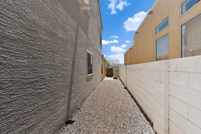 233 Nicklaus Drive SE, Rio Rancho, NM 87124