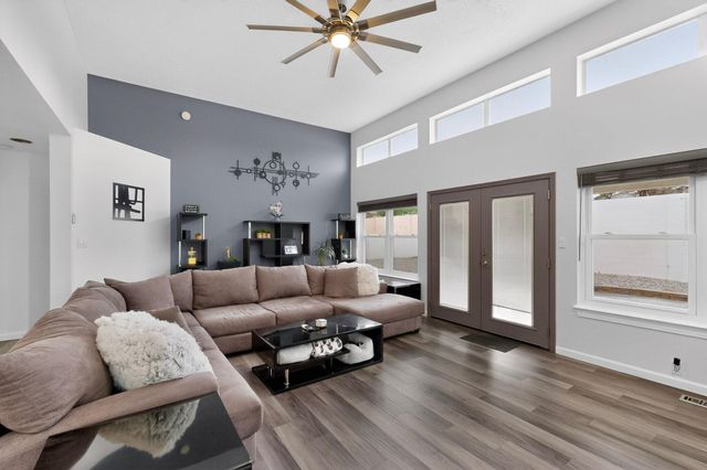 233 Nicklaus Drive SE, Rio Rancho, NM 87124