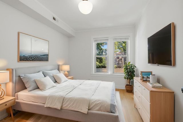 2152 W Ainslie Street D2, Chicago, IL 60625