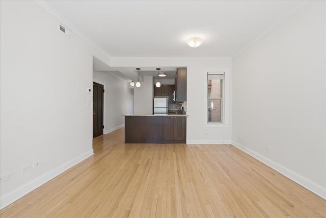 2152 W Ainslie Street D2, Chicago, IL 60625