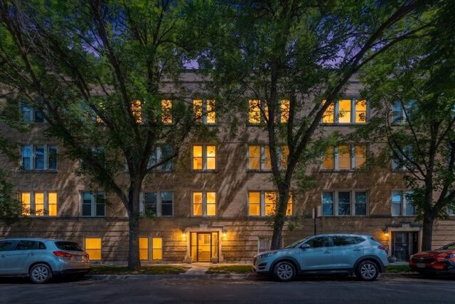 2152 W Ainslie Street D2, Chicago, IL 60625