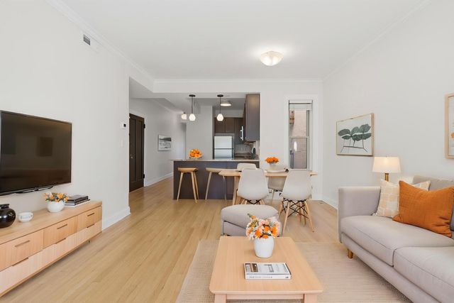 2152 W Ainslie Street D2, Chicago, IL 60625