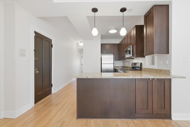 2152 W Ainslie Street D2, Chicago, IL 60625