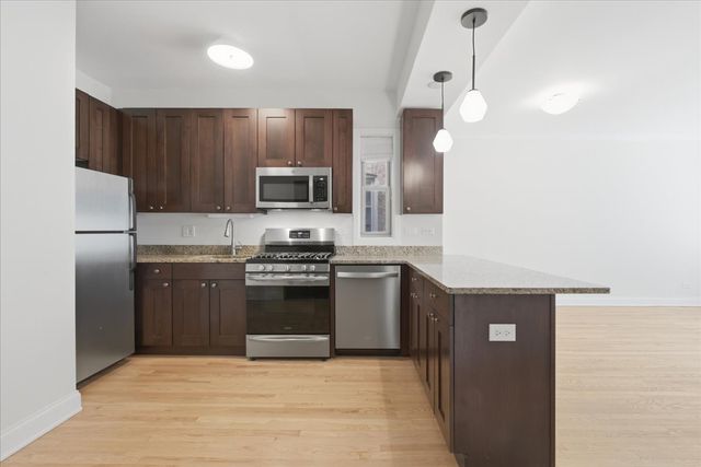 2152 W Ainslie Street D2, Chicago, IL 60625