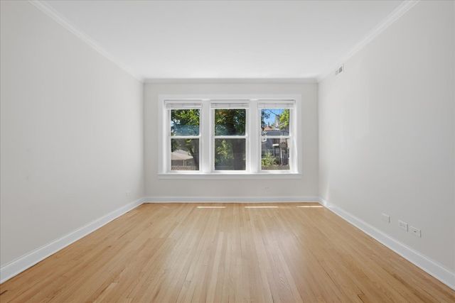 2152 W Ainslie Street D2, Chicago, IL 60625