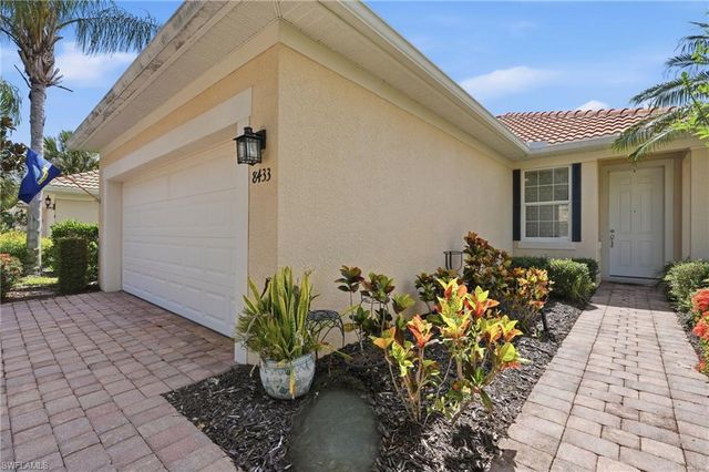 8433 Karina CT, Naples, FL 34114