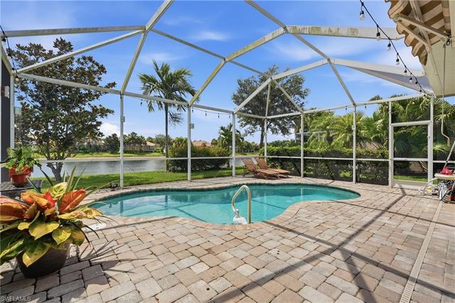 8433 Karina CT, Naples, FL 34114