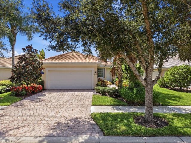 8433 Karina CT, Naples, FL 34114
