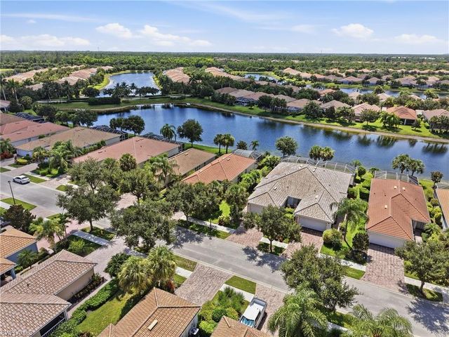 8433 Karina CT, Naples, FL 34114