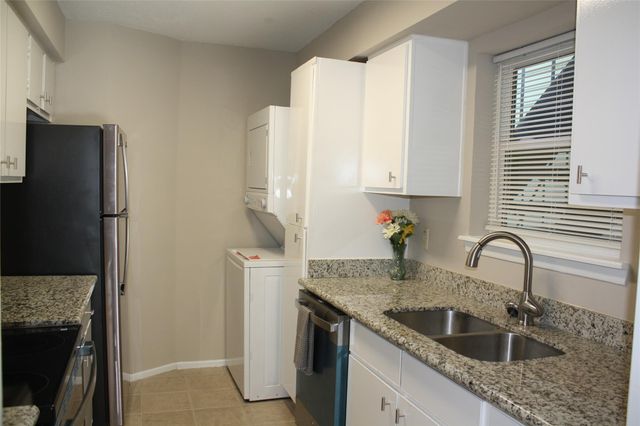 18800 Egret Bay Boulevard 1101, Webster, TX 77058