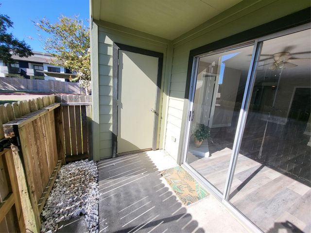 18800 Egret Bay Boulevard 1101, Webster, TX 77058