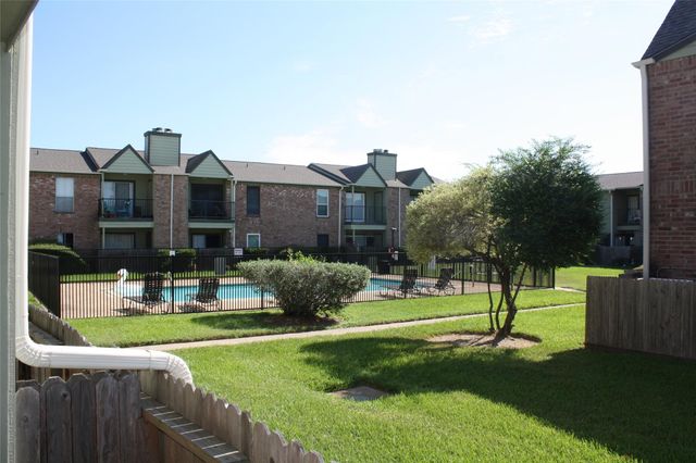 18800 Egret Bay Boulevard 1101, Webster, TX 77058