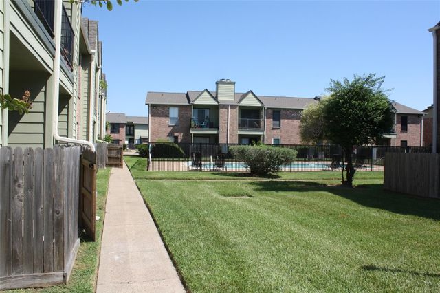 18800 Egret Bay Boulevard 1101, Webster, TX 77058