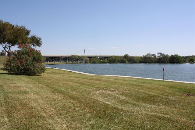 18800 Egret Bay Boulevard 1101, Webster, TX 77058