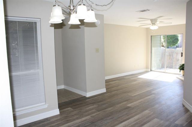 18800 Egret Bay Boulevard 1101, Webster, TX 77058