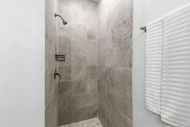 214 Cooper St, San Antonio, TX 78210