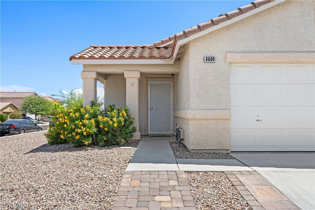 8609 Majestic Pine Avenue, Las Vegas, NV 89143 — photo 3