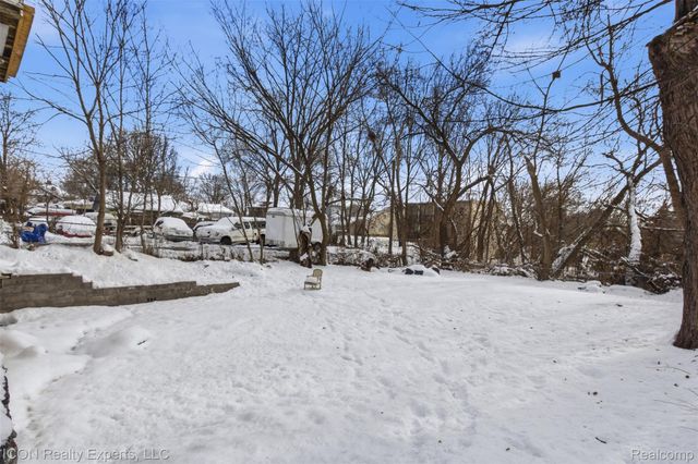 18 Fairgrove Street, Pontiac, MI 48342