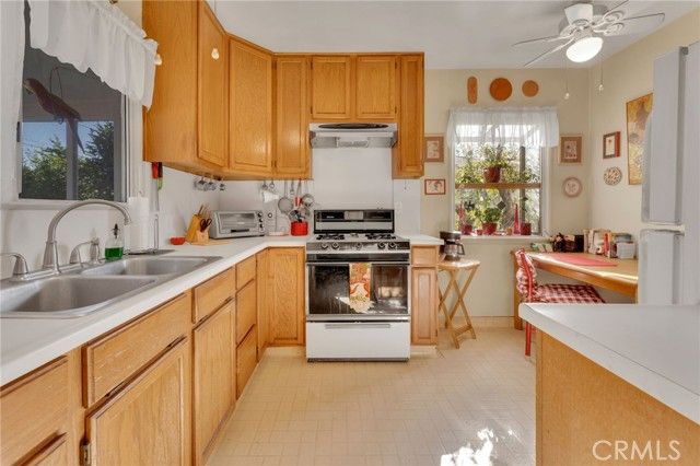 159 E La Verne, Pomona, CA 91767