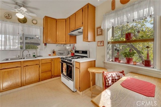 159 E La Verne, Pomona, CA 91767