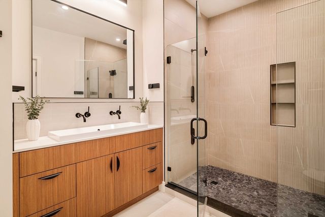 58 Kent U404, Brookline, MA 02445