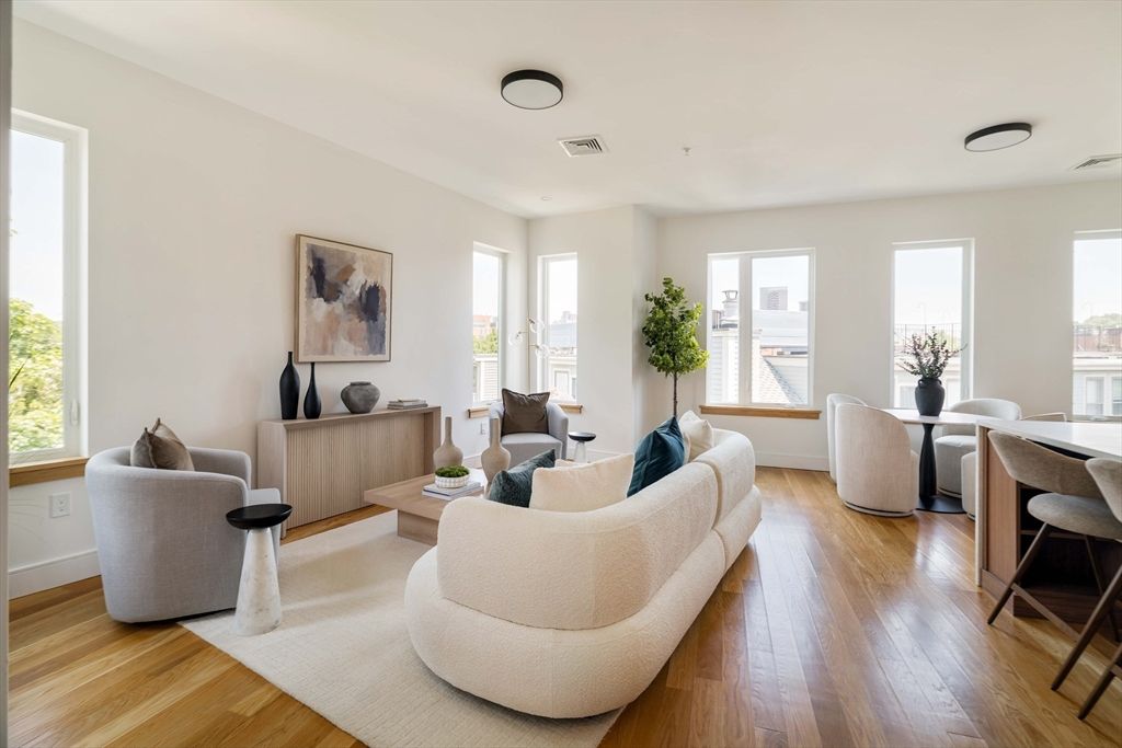58 Kent U404, Brookline, MA 02445