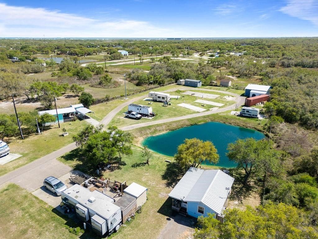 1421 W Corpus Christi St, Rockport, TX 78382 — photo 2