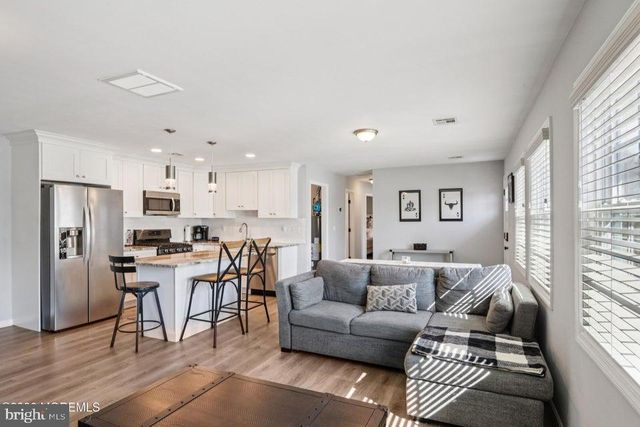 206 CORNELIUS ST, Bayville, NJ 08721