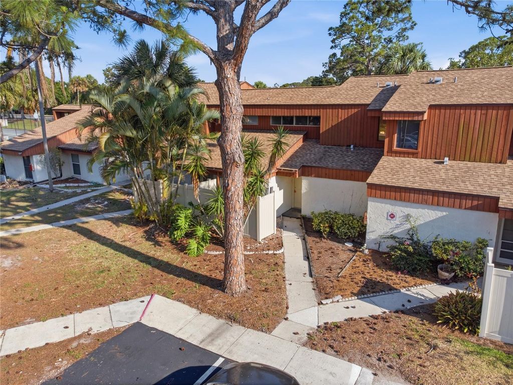 2058 SUNSET POINT ROAD 15, Clearwater, FL 33765