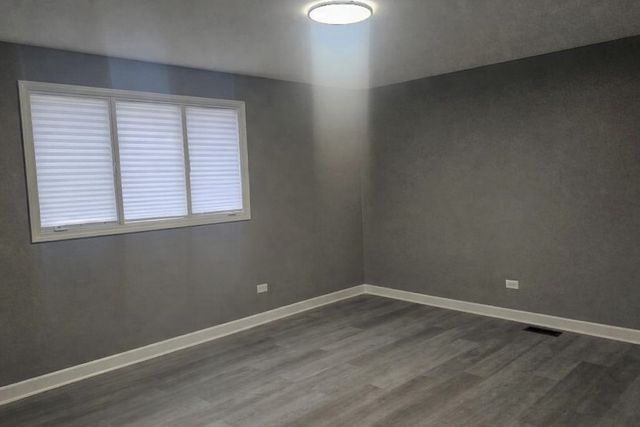 1048 E 194th Place, Glenwood, IL 60425