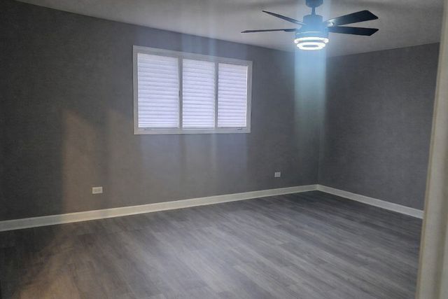 1048 E 194th Place, Glenwood, IL 60425