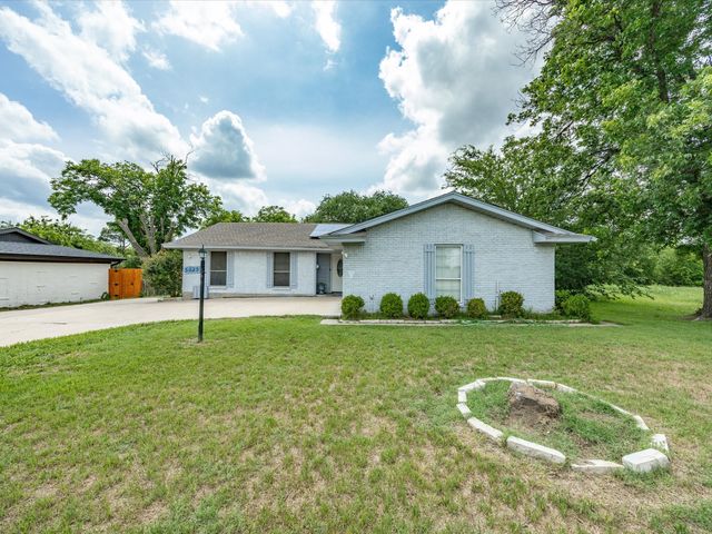 5025 Wyoming Trail, North Richland Hills, TX 76180