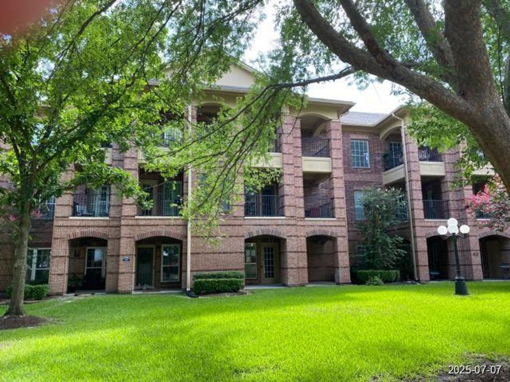 2815 Kings Crossing Drive 104, Houston, TX 77345